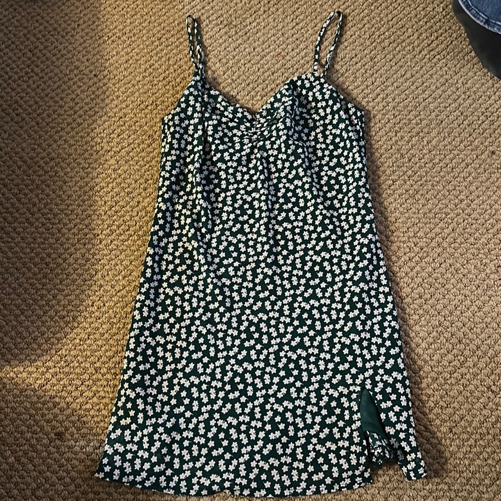 Princess Polly Green flower dress size 2. Excellent condition!
